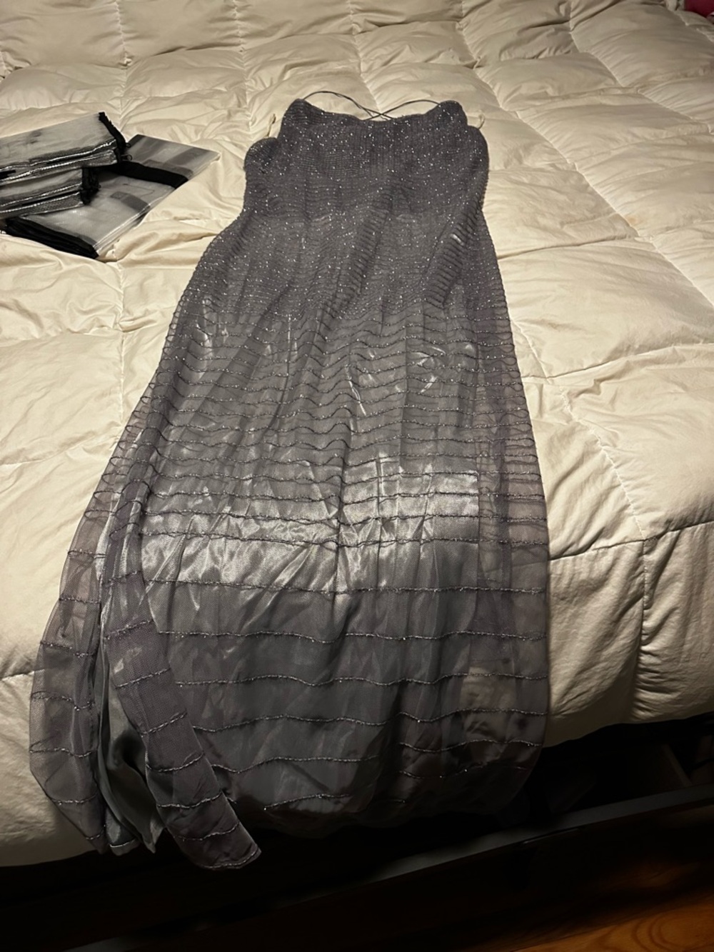Elegant Strapless Evening Dress in Charcoal Gray